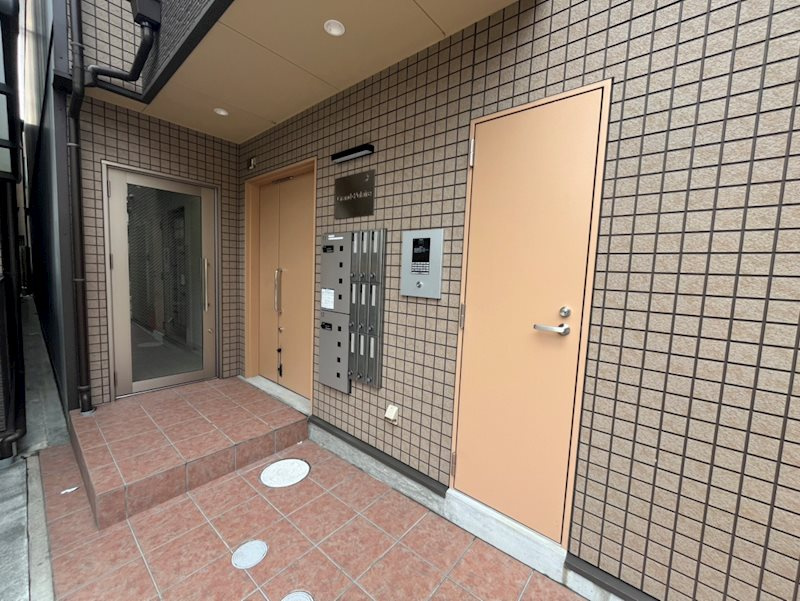 グランポレール長岡京のエントランス