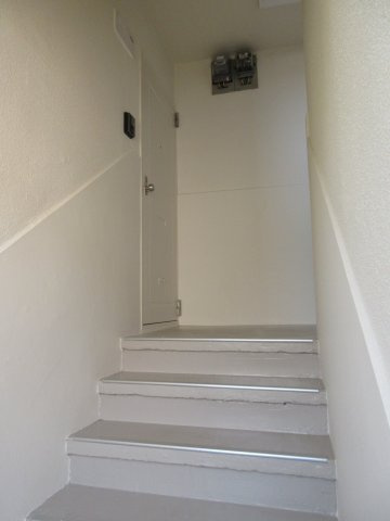 高津橋農住団地A棟のエントランス