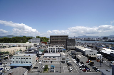 【展望】 | 【上質リフォーム】ファミール江波公園ツインズ弐番館 | 【四季を感じる】
四季の移ろい・爽やかな青空や風を感じられ
自然を愉しめるパノラマビュー。
毎日の暮らしに余裕を感じさせてくれる、
遮る物の無い開放的な眺望を是非、ご堪能ください。