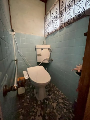 泉が丘3丁目貸家のトイレ