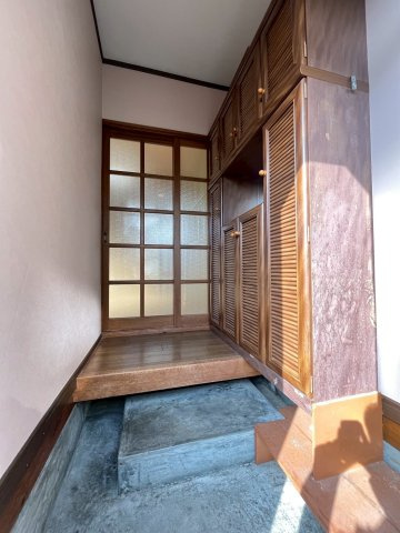 泉が丘3丁目貸家の玄関