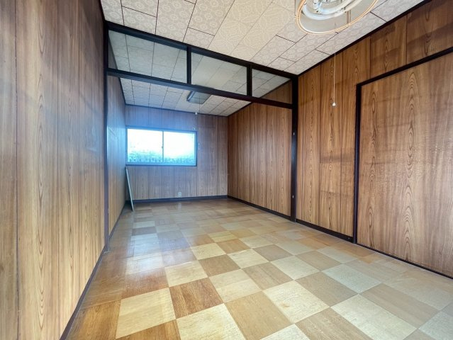 泉が丘3丁目貸家の居間・リビング