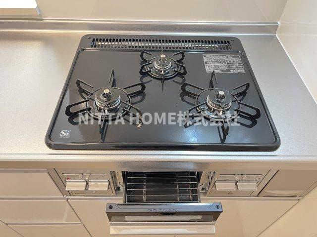 クレール丹波篠山　Ⅱのキッチン|３口ガスコンロがついています◎