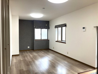 【居間・リビング】 | 鈴蘭台北町2丁目テラス | 天井高く開放感の有る洋室