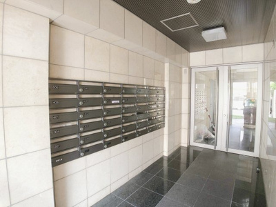 【エントランス】 | グリーンパーク新瑞【名古屋市賃貸・シャッター付駐車場】