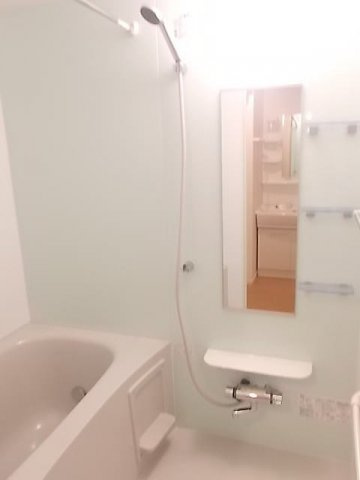 ソラーナＡの浴室