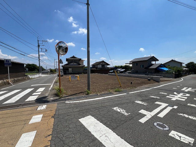 高崎市箕郷町矢原①号地　土地の前面道路含む現地写真