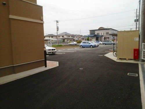 フィオーレ西庄Ｂの駐車場