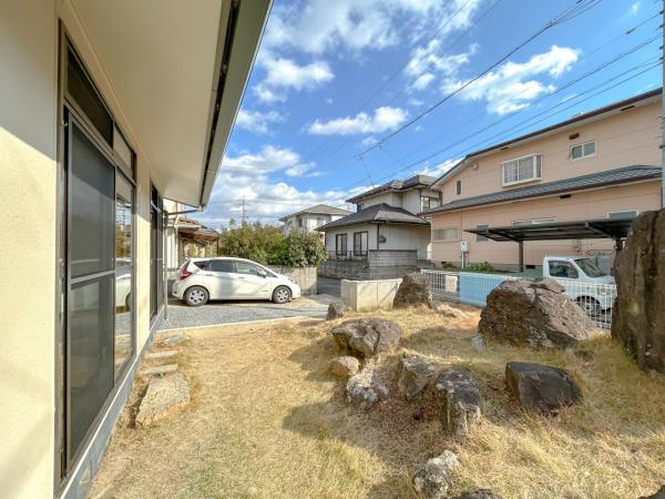 浅口市鴨方町鳩ケ丘2丁目　リフォーム済み　中古一戸建て【仲介手数料無料】の駐車場