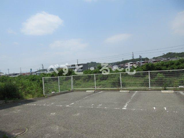 リバティビルの駐車場