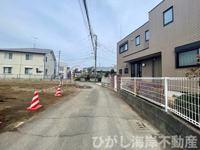 茅ヶ崎市松が丘　売地　全2区画の前面道路含む現地写真|前面道路