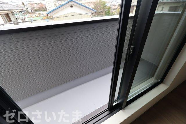 《仲介手数料無料》南区大字太田窪2405新築一戸建てのバルコニー
