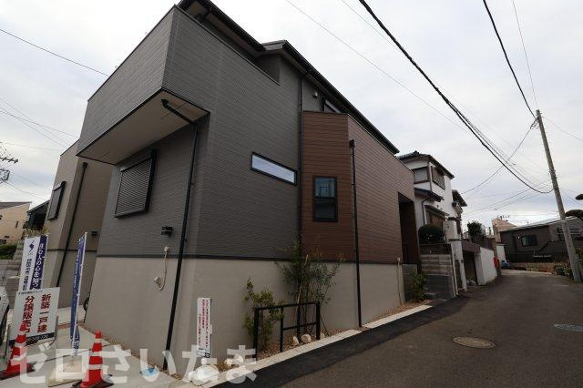 《仲介手数料無料》南区大字太田窪2405新築一戸建ての外観