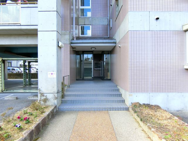 U・COURT 101のエントランス