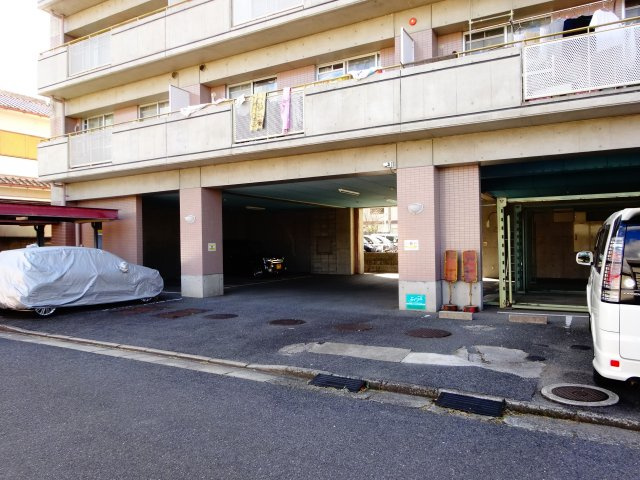 U・COURT 101の駐車場
