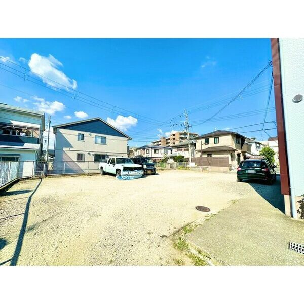 メゾンドール青葉の駐車場