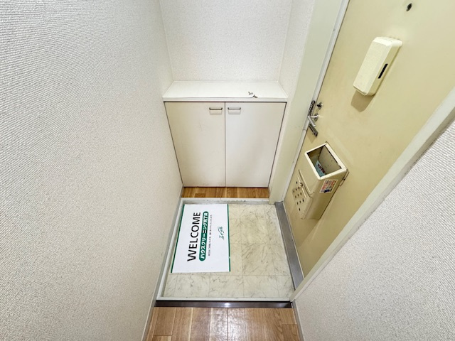 メゾンドール青葉の玄関