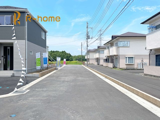 ひたちなか市田彦第5　新築戸建て　1号棟の前面道路含む現地写真|周辺環境も併せて案内致します♪
閑静な住宅地で笑顔あふれる新生活！
ぜひ現地へお越しください♪