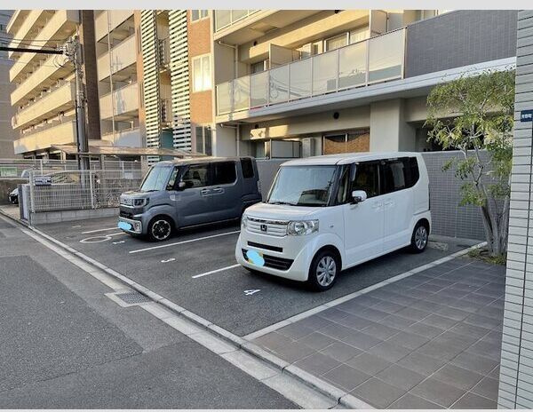 LaCASA江坂(ラカーサ江坂)の駐車場