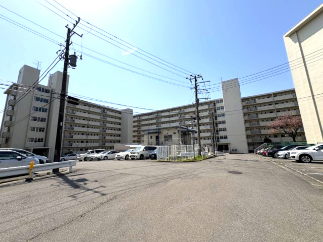 峰沢団地　3号棟の外観