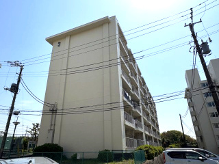 峰沢団地　3号棟の外観