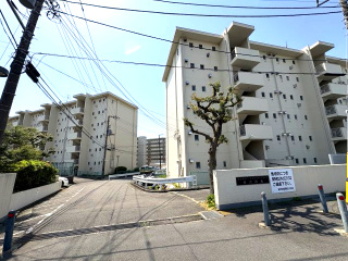 峰沢団地　3号棟の外観