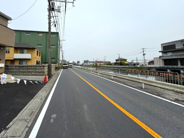 三郷市幸房新築戸建（幸房第４）の前面道路含む現地写真|東側前面道路・幅員約6.9ｍ