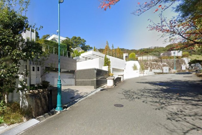 【前面道路含む現地写真】 | 芦屋市六麓荘町　中古戸建