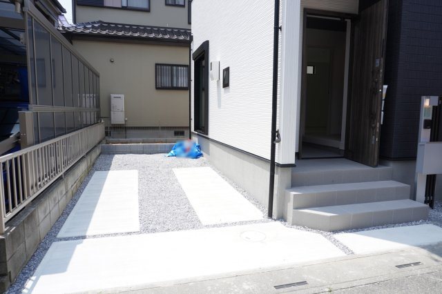 草加市長栄2丁目 新築分譲住宅 の駐車場