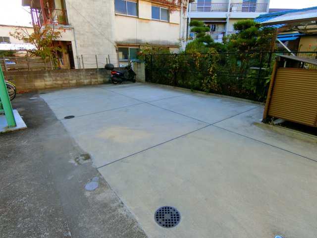 ひとみマンションのエントランス