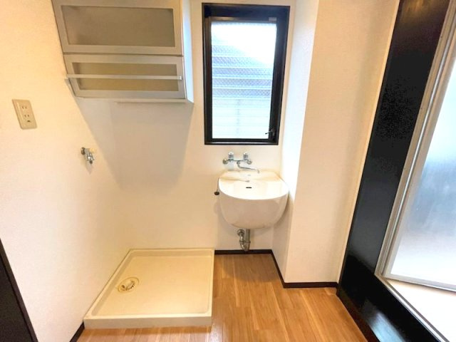 メゾン呉藤の洗面所|明るい洗面所です