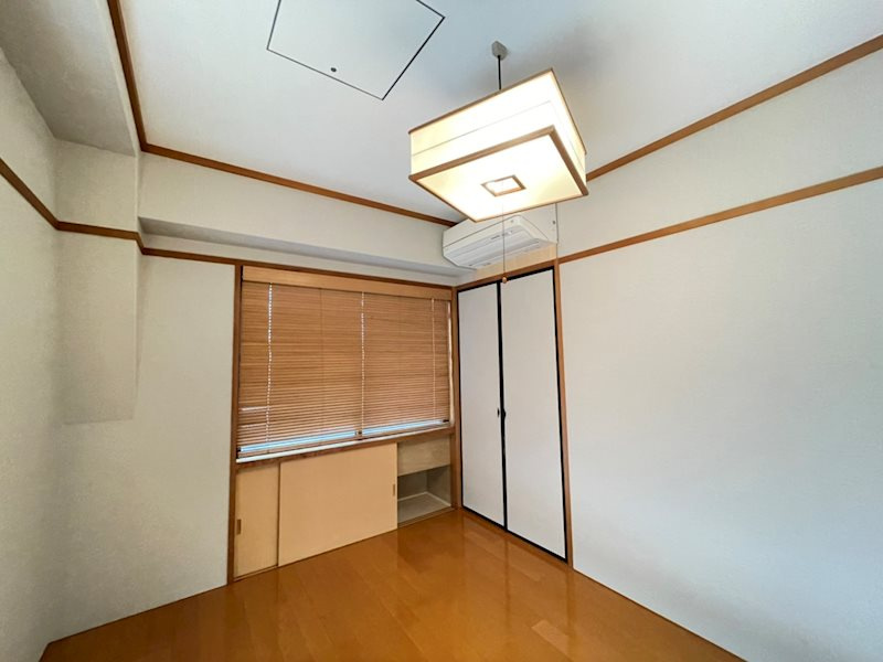 メゾン呉藤の洋室|落ち着いた色調の洋室です