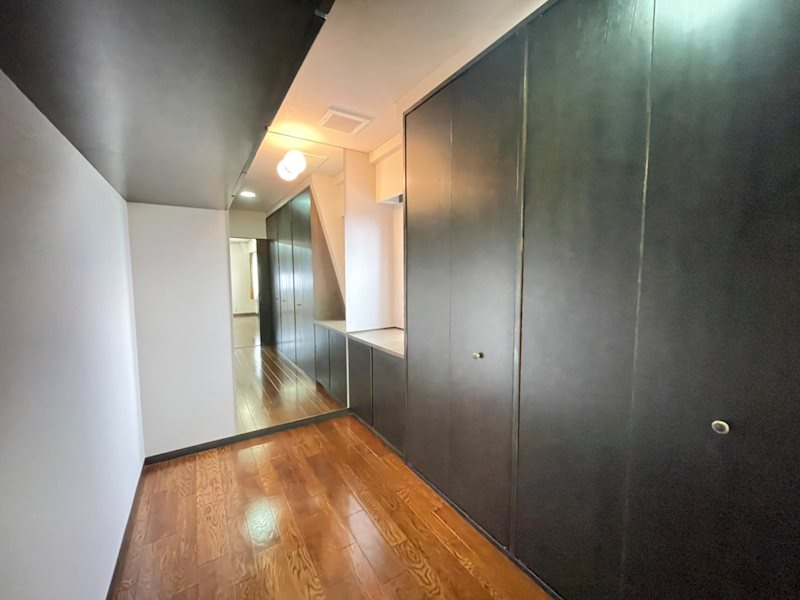 メゾン呉藤のその他|約6.3帖のクローク部分です。収納スペースが広くて安心です♪