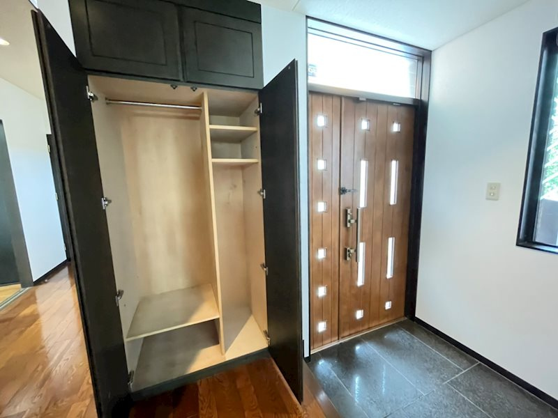 メゾン呉藤の玄関|収納もある玄関です