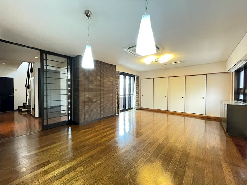 メゾン呉藤の居間・リビング|ゆったり過ごせる居間です