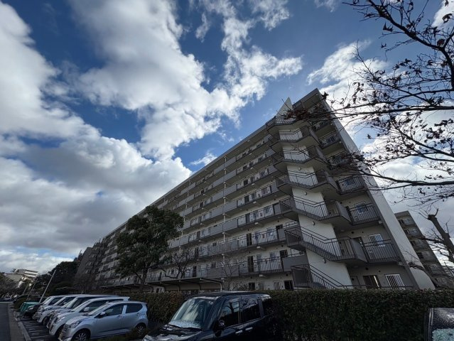 労住まきのハイツ一号棟の外観|落ち着いた雰囲気の外観です