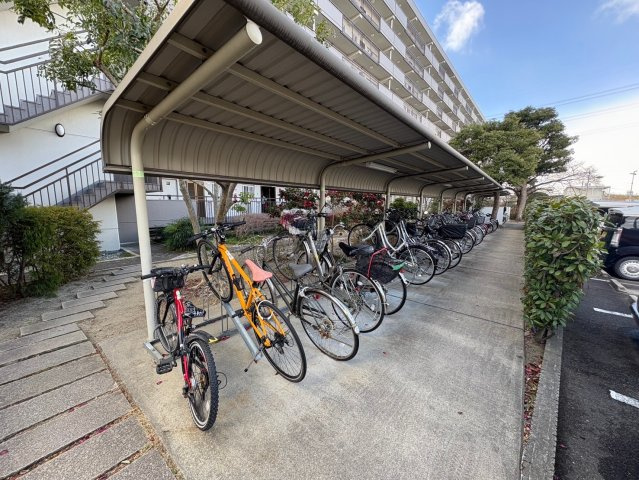 労住まきのハイツ一号棟の駐輪場