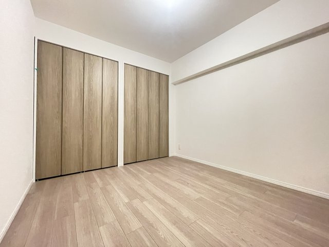 労住まきのハイツ一号棟の洋室|ゆったりした洋室です