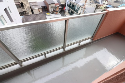 【バルコニー】 | 森岡ビル | 外からの目が気にならないバルコニーで洗濯物が干せます