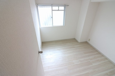 【洋室】 | 森岡ビル | 明るい洋室です