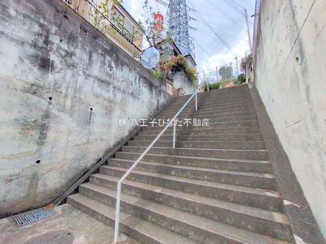 祝　成約済み　八王子市　石川町　中古戸建の前面道路含む現地写真|～仲介手数料無料☆八王子ひなた不動産～八王子市石川町　中古戸建
