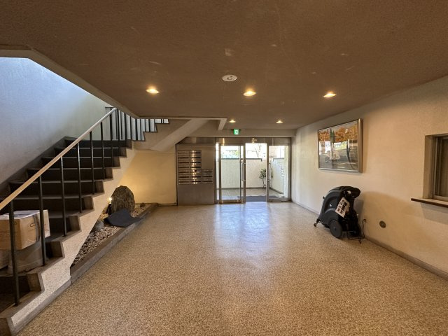 堺市堺区榎元町３丁の中古マンションのエントランス