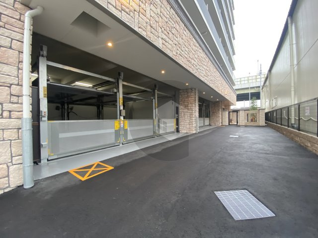 プレジオ荒本新町の駐車場