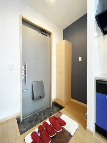 シャーメゾン安宅の玄関
