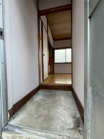 新和歌ハイツの玄関