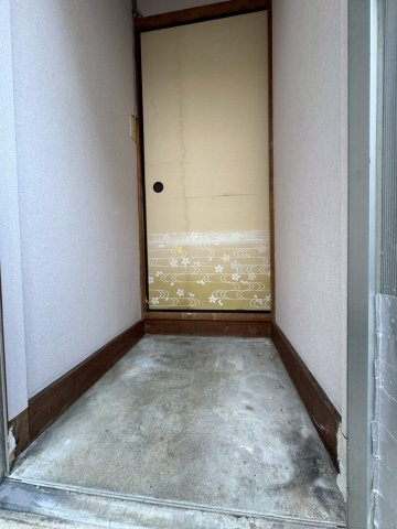 新和歌ハイツの玄関