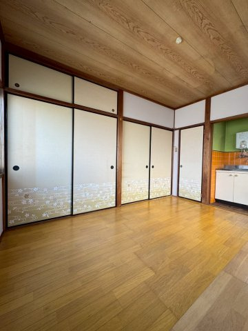 新和歌ハイツの洋室