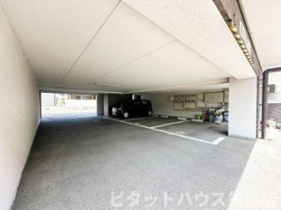 メゾン南昭和の駐車場|駐車スペースもあります