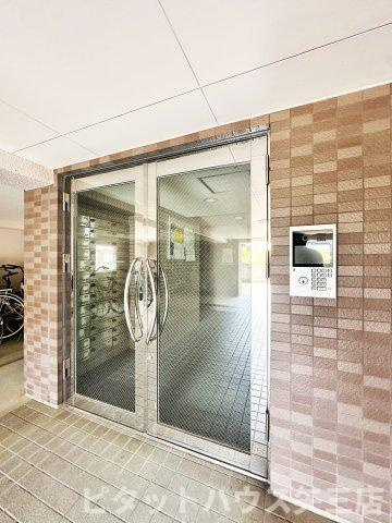 メゾン南昭和のエントランス|建物の内部です