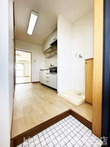 レジデンス南昭和の玄関|収納もある玄関です